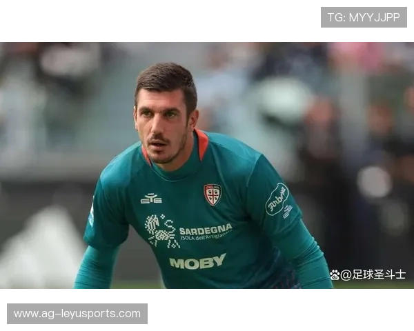 卡利亚里拉杜尼亚训练中高球表现极稳定